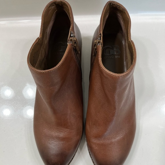 Gianni Bini Booties 6.5 - Picture 2 of 4